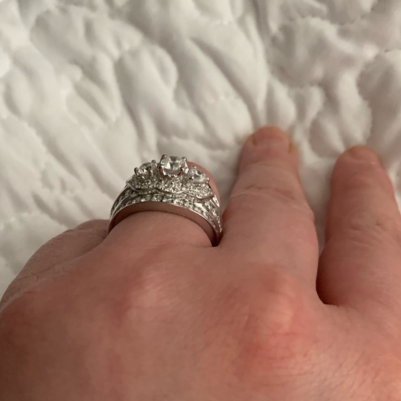 STUNNING 14K Engagement Ring — WILLING TO TRADE for jewelry or a Chanel bag 😘 - Picture 3 of 9